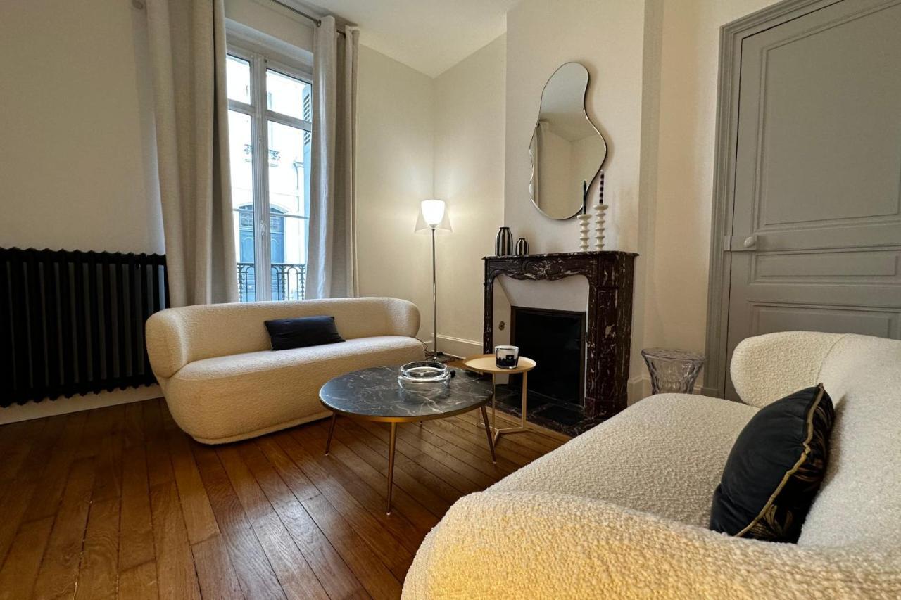In The Beautiful Districts Of Tours A "Particular" With Great Comfort Exterior foto