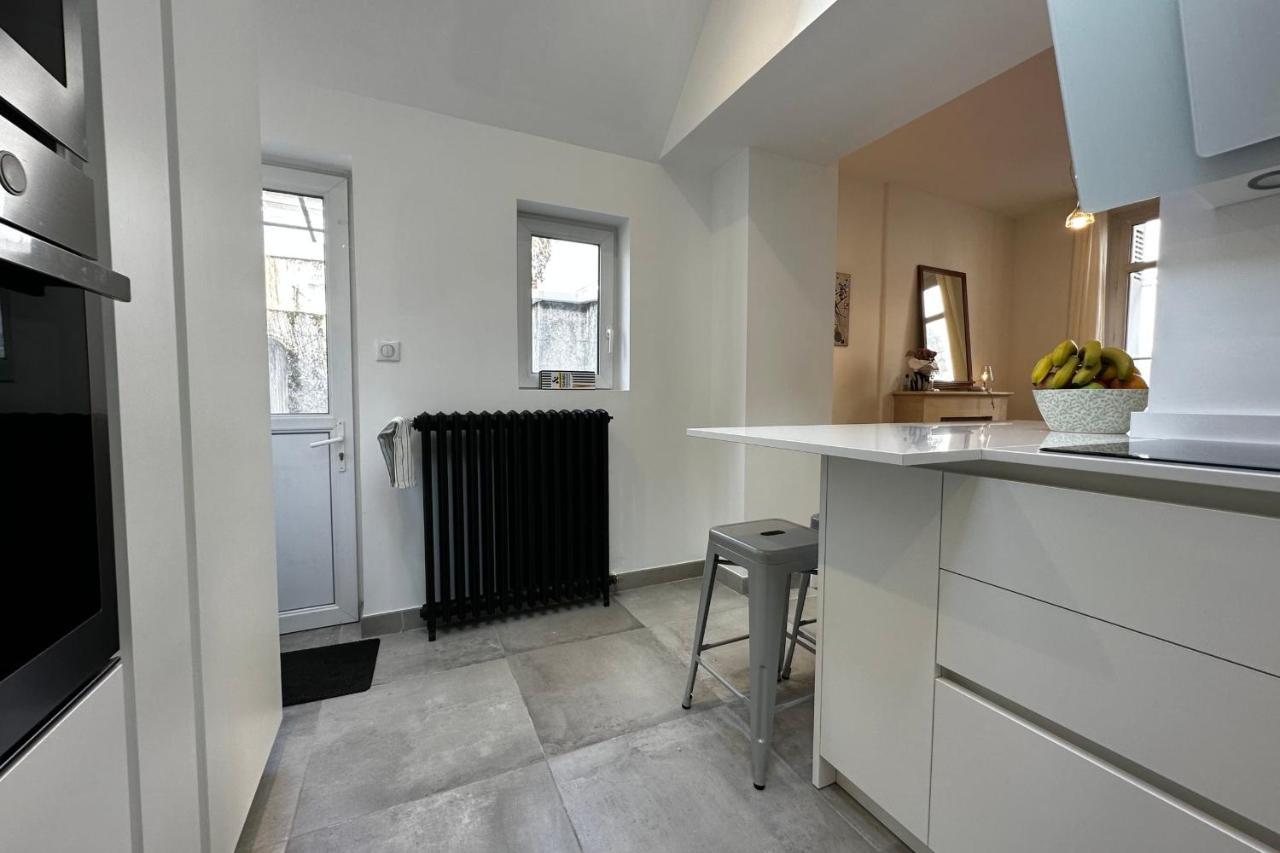 In The Beautiful Districts Of Tours A "Particular" With Great Comfort Exterior foto