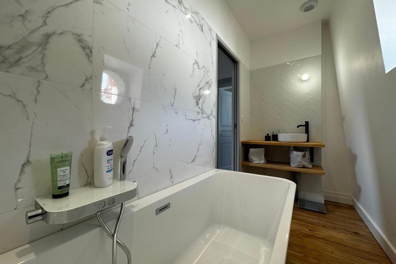 In The Beautiful Districts Of Tours A "Particular" With Great Comfort Exterior foto