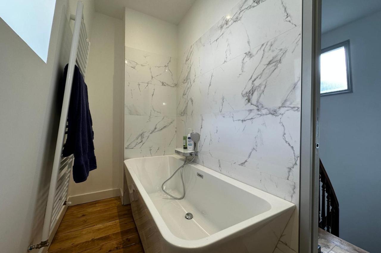 In The Beautiful Districts Of Tours A "Particular" With Great Comfort Exterior foto